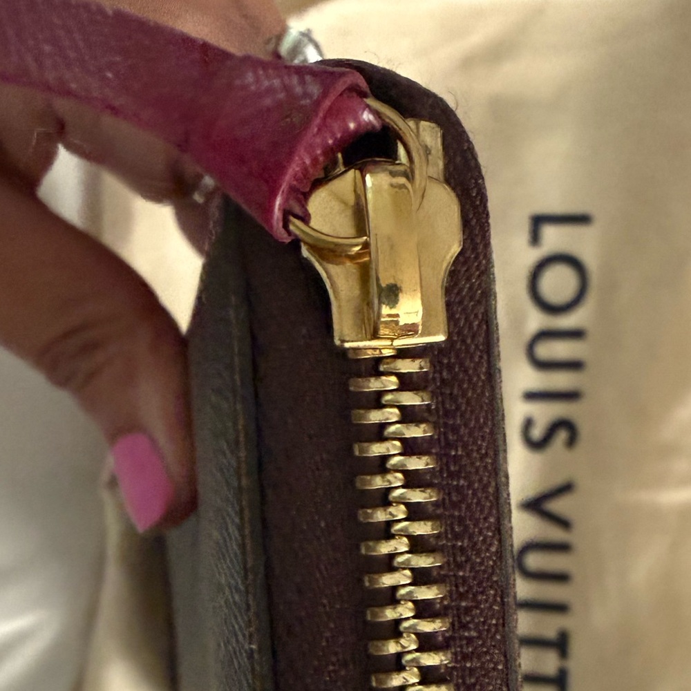 Louis Vuitton Monogram Canvas Zippy Wallet - Picture 2 of 11